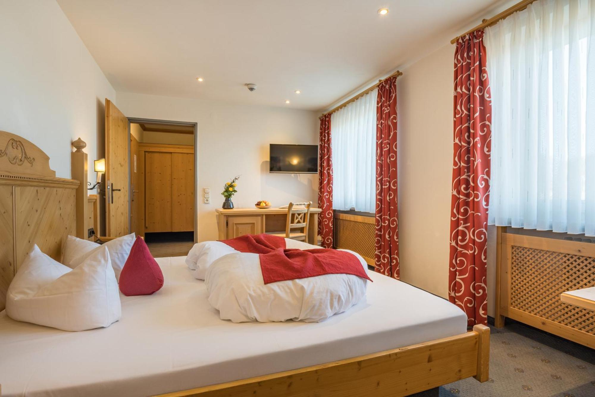 Landhotel Gockelwirt Eisenberg  Extérieur photo